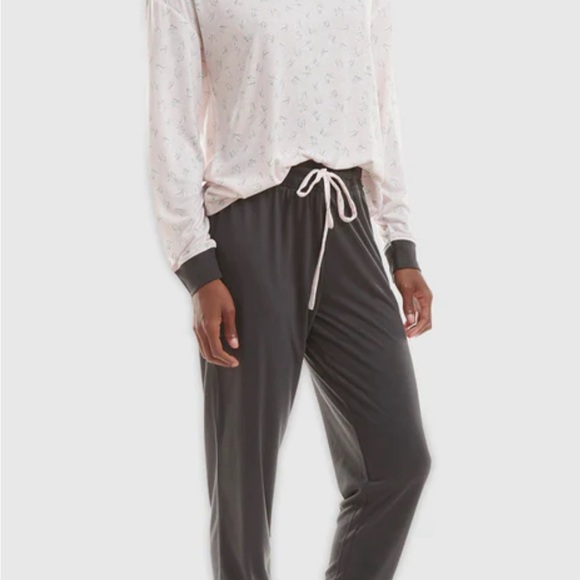 Splendid two piece scratch/.print pink and gray size medium - Picture 3 of 5